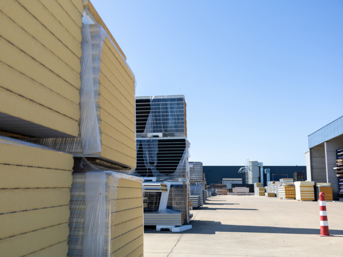 Grand stock de panneaux muraux et de tôles de toiture chez G-Eco
